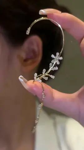 Snowflake Tassel Ear Cuffs elevate your style and captivate the crowd.