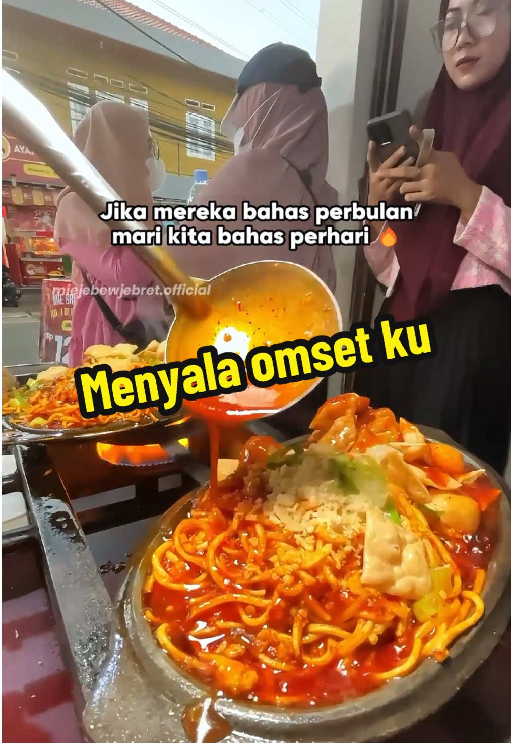 MasyaAllah perhari omsetnya gak main-main🔥 #fyppppppppppppppppppppppp #miejebewjebret #miejebew #miepedas #bisnisanakmuda #fyp #mie #miehotplate #kemitraan #miejebewjebretviral #tiktok #tiktokviral #miejebewviral 