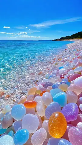 Bờ biển đẹp nhất thế giới với những viên sỏi đầy màu sắc, công nhận đẹp thật #biển #xuhuong2025 #xuhuong #fyp 