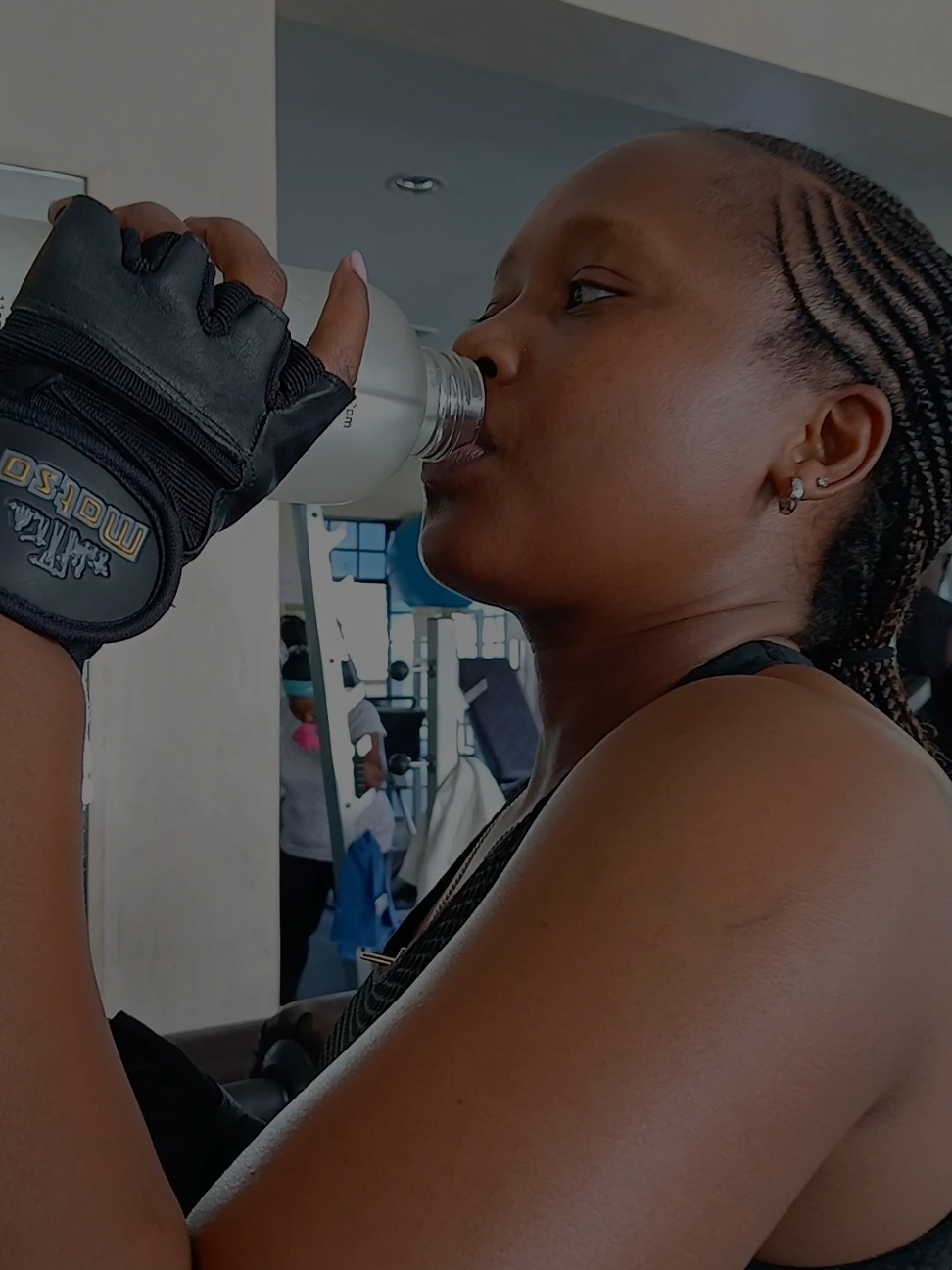 Mazeeeh mkinisupport...😅😅😅 W/@Shix Kapienga  🏋️‍♂️ Gym Instructor;@GODENNO 100KG must go  📹 Video Shot & Edited by ; Me 🛏Venue; HillPark Hotels-Nairobi  #lexyxclusive #gymmotivation #gym #GymLife #cynxclusive 