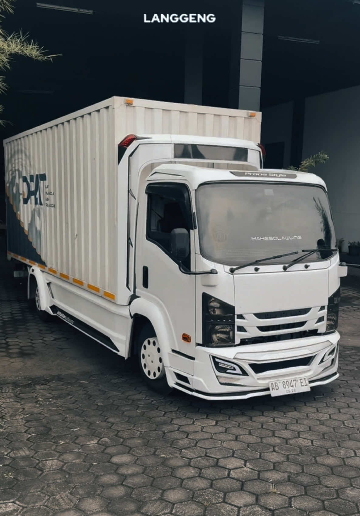 🚛 #cargojogja #sewatrukjogja #pindahanjogja #trukboxlover #boxbalapseduluran🤙 @🔸BOXBALAP_SADULURAN 🔸 #boxgangsyndicate #gigaganteng #trukboxmodifikasi #boxbalap #isuzunmr81 #paketcepat #dutapamungkasabaditranslogistik #dpatcargo #jogja24jam #jogjapride 
