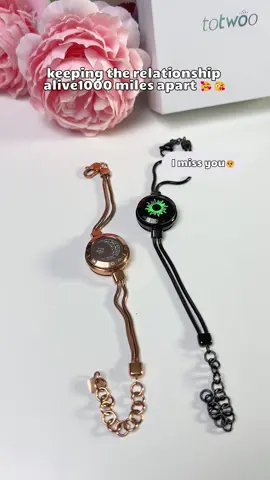 I really want to click on this all day long 🥰😘#Totwoo #gift #Love #couplebracelet #shorts #springtok #hashtag 
