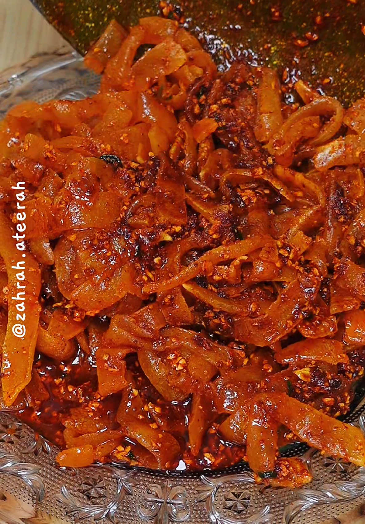 Masih ada ga sih di tempat kalian jajanan ini ???  RESEP CIRAMBAY - 26 sdm tapioka  - 2 sdm terigu - 1 sdt garam - 1 sdt penyedap - 1 sdm kaldu jamur - 200 ml air panas  BUMBU - minyak  - bawang putih - daun jeruk - cabe bubuk - micin - penyedap - garam