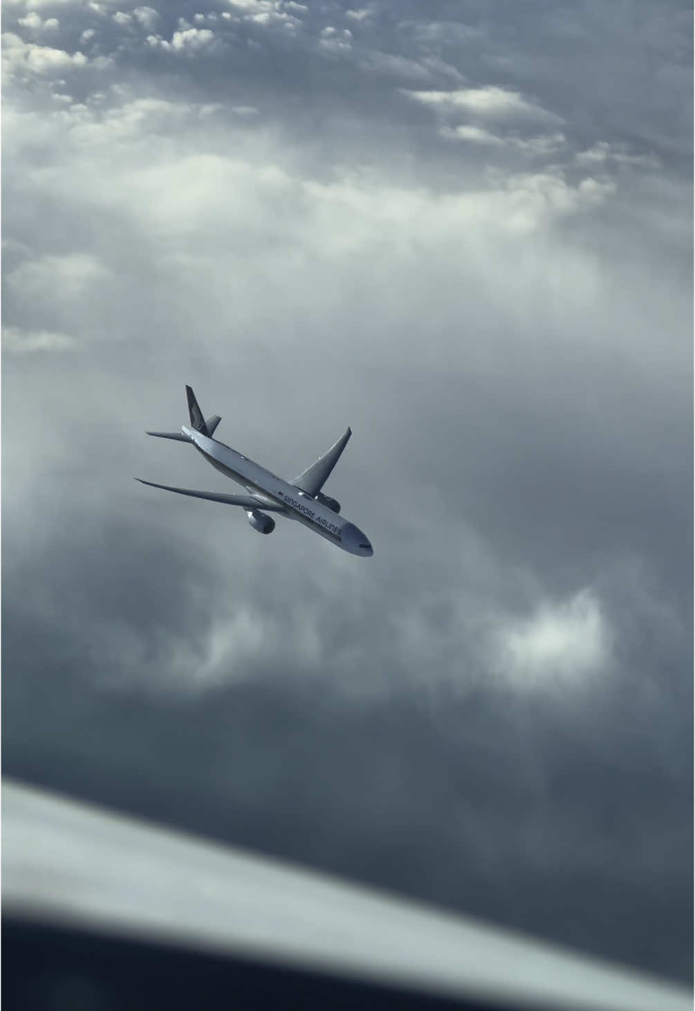 Watch that last sunset pass .. ✈️  Sunsets above the clouds are always so beautiful. More than thankful that I can call this place my office. Especially when flying westwards on an evening flight like London or Paris the sunsets are magical and seem to last forever. Although I have to admit that it's not always easy with the sun directly to the eye. I hope you guys like it and stay tuned for more! Follow along on the journey through the clouds. #pilot #aviation #sunset #viral #firstofficer #flightattendant #airbus @Austrian Airlines @Buket Asik @Armin #creatingjourneystogether 