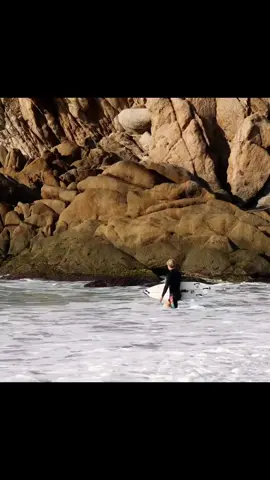 E.E 🔥🔥🔥👀 #surfing #surftok #bigwaves 