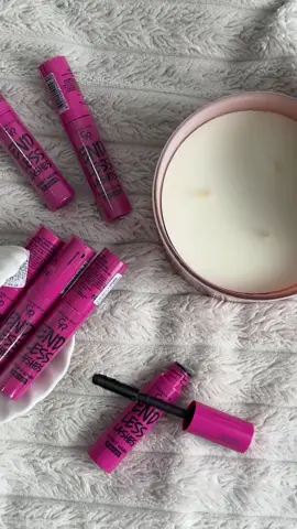 ✨ GOLDEN ROSE Endless Lashes Mascara pruža maksimalan volumen, dužinu i intenzivno crne trepavice u samo nekoliko poteza! 💖 #makeup #sminka #fyp #goldenberautyshop #goldenrose #novo #new #mascara #maskara