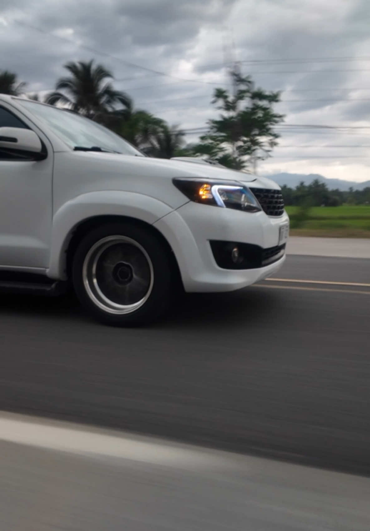 Attention seeker ka daw boi? Hahaha #v8fortuner #TunebyAot #EliteBoost #BoyetWorks #nobnobworks #KintoTyres #2kdnoshitttt🔥 #dragdieselph 