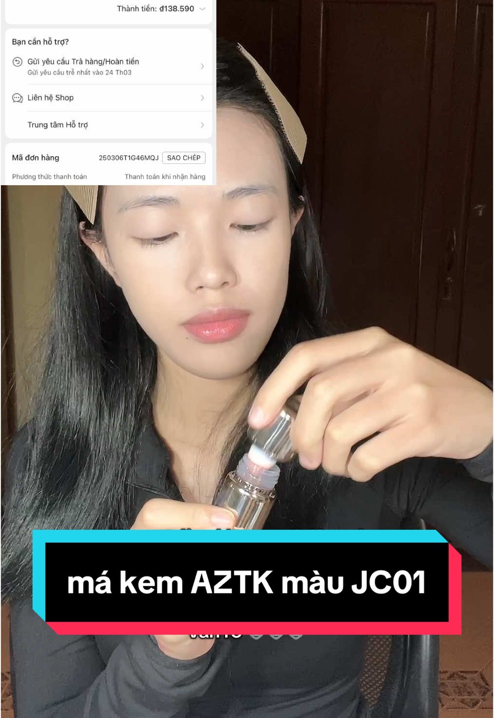 má kem AZTK màu JC01 nha mấy bà, t mua để rì viu chứ t cũng không mong đợi gì 😇 đầu tiên là màu này rất rất rất NHẠT, ảnh brand bìm bịp zl, ngoài nó là màu hồng đào sữa ý, da không trắng đánh không thấy màu đâu luôn chứ đùa màu nhạt thếch nên t nghĩ chắc bay màu cũng nhanh, xong đến cuối ngày má t vẫn ửng ửng y chang 👽👽 bủh thần kỳ chưa, chất thì cũng dễ tán thôi, khá lỏng nma không tè le, zl đúng bí ẩn thế kỷ đây rồi (mà không phủ phấn không xịt nhé) . . . . #annierose697 #makem #mahong #reviewlamdep #trangdiem #makeup #dailymakeup #cbeauty #aztk #reviewmypham 