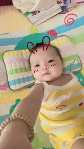 3 tháng biết cầm dt quay trend rồi nè cô chú 🍓👼🏻🫶🥰 #ngoanxinhyeucuame #moingaycuacon #dâu #rongcon2024🐉 #embedangyeu #trending 