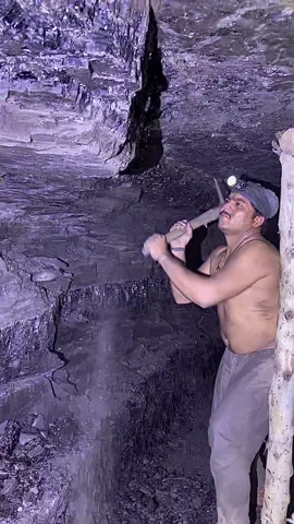 Minecraft in real life. Blackdiamond mining underground 5000feet #minecraftcave #Minecraft #mining #hiddengems #undergroundmining #gemstone #digging #tunnels #exploringearth #blackdiamond #hiddentreasure #goldmining 