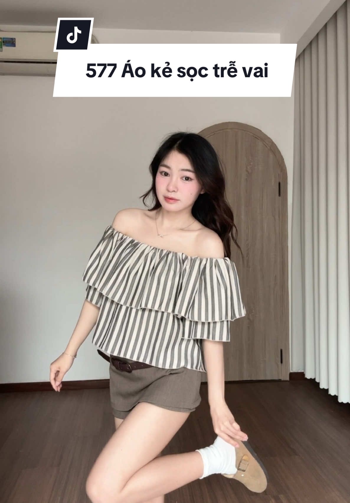 Áo kẻ sọc trễ vai phối quần váy  #fyp #reviewquanao #goclamdep #wepretty #weprettyclothes 