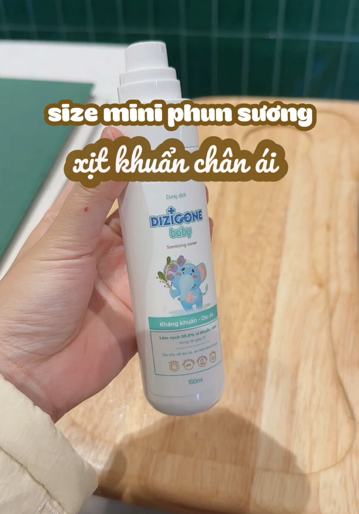 Mấy bà đã xài thử chai xịt khuẩn phun sương nhỏ này chưa. Xài thích ghê ^^ #mebimsua #mebimreview #mevabe #mecucman #xitkhukhuan #xitkhukhuanchobe #xitkhuan #xitkhuandizigone #review #xuhuong #CerealCerdik 
