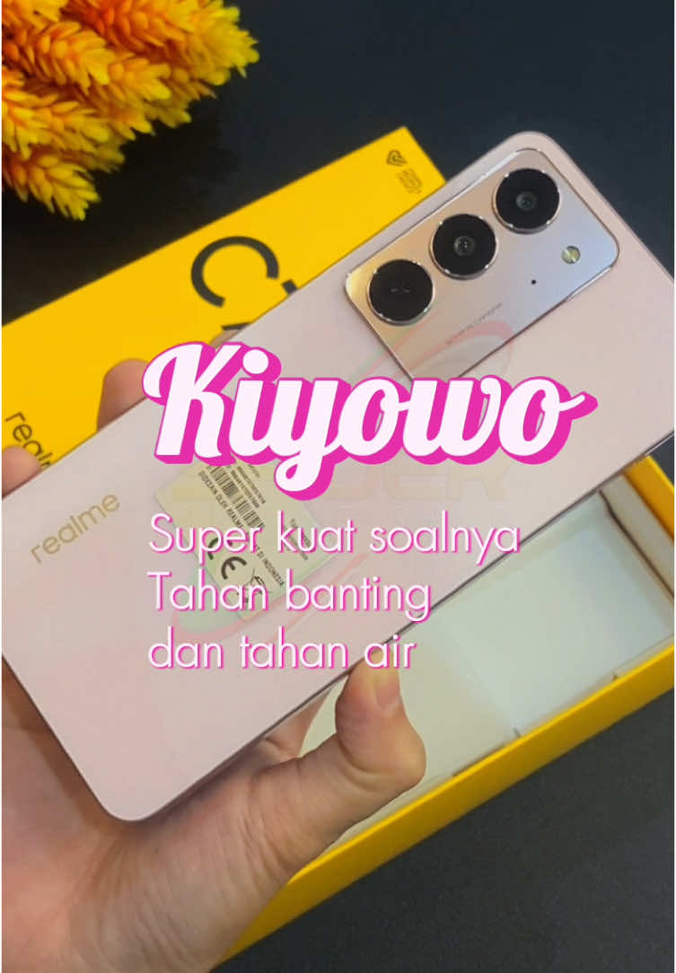Casingnya aja kiyowo aslinya udah tahan banting, lempar dan tahan air, siapa lagi kalo bukan REALME C75X! #realmec75x #realmec75 #hptahanair #hptahanbanting #realme #fyp #foryou #foryoupage #viral 