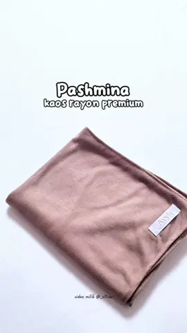 Bahannya beneran adem banget dan senang banget warnanya cantik banget. #pashmina #pashminakaos #hijab #hijabdaily #ootdhijab #hijabstyle #outfitideas #inspo #outfitsyari #murahbanget 