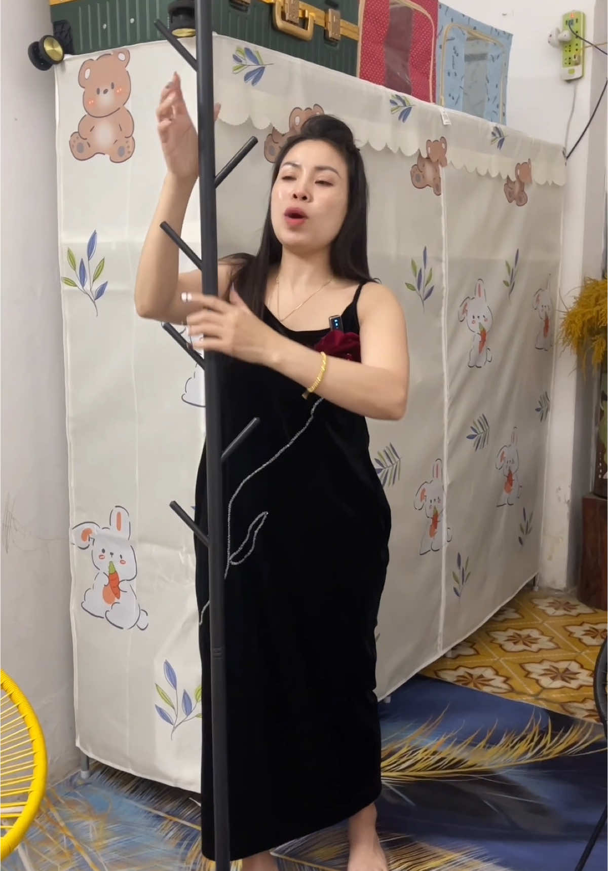 Chưa đến 200 cành treo được cả thế giới #caytreoquanao #ketreoquanao #caytreodo #hahienhoa1 #xuhuong #tienichgiadinh 