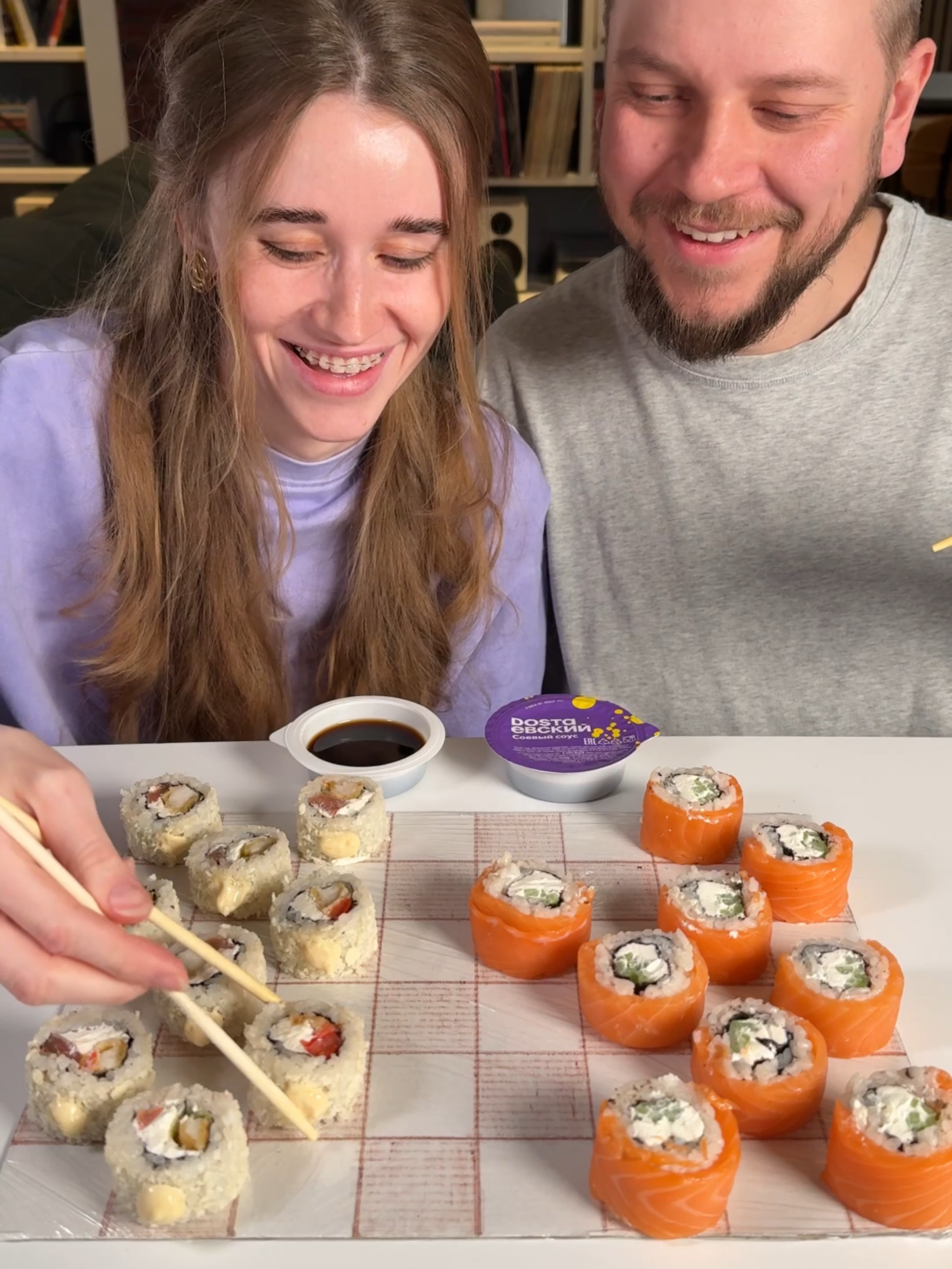 Вкусно поиграли с сервисом доставки готовой еды Dostaевский 🍣 Там, кстати, много выгодных сетов и комбо на любое мероприятие! От нас дарим промокод DOSTA247 на скидку -20% на первый заказ от 1500 ₽ в Санкт-Петербурге и Москве 😋