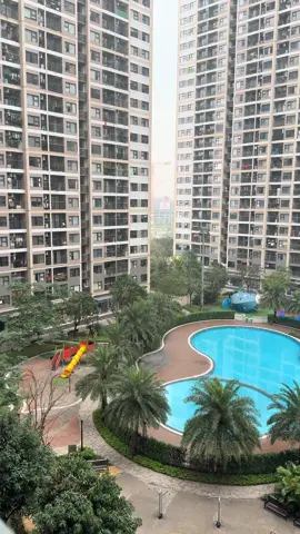 Nếu bạn sở hữu 1 căn hộ view nội khu bên Vinhomes Smart City thì bạn có thể có một khung cảnh bình yên thế này mỗi khi ngắm nhìn nội khu từ căn hộ của mình đó ạ 😍 Nội Khu bên S1 đã cực kỳ xanh đẹp sau 4 năm về ở nha các bác 💓 #vinhomessmartcitynoitoisong #vinhomessmartcity #chungcuvinhomes #NhaVinhomes #huelevinhomes #vinhomes #canhovinhomes #reviewbds #kolbds 