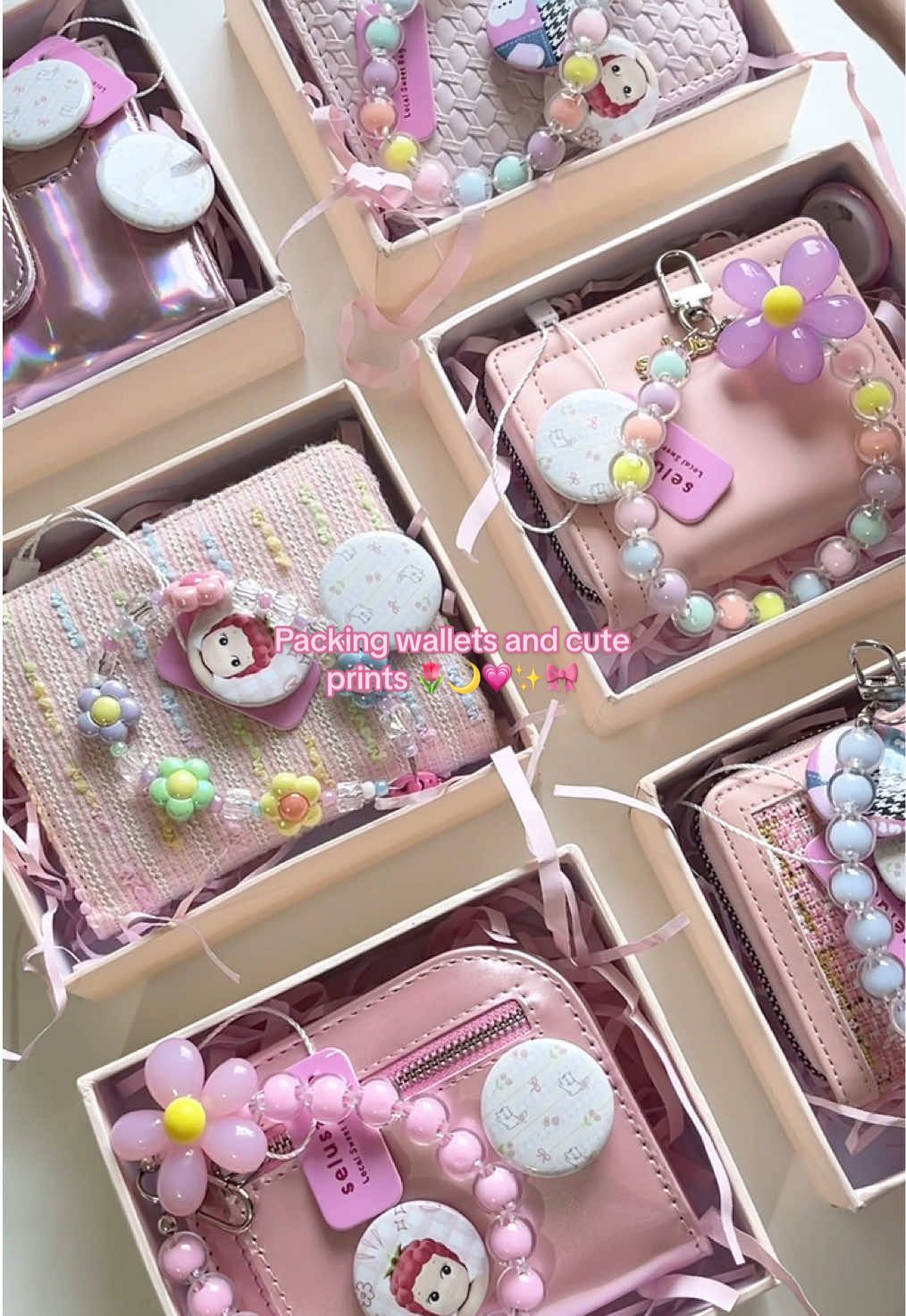 Packing wallets and cute prints 🌷🌙🎀✨💗 #hampersbox #hampersramadhan #hampersmurahlucu #hampersestetik #hampersdompet 