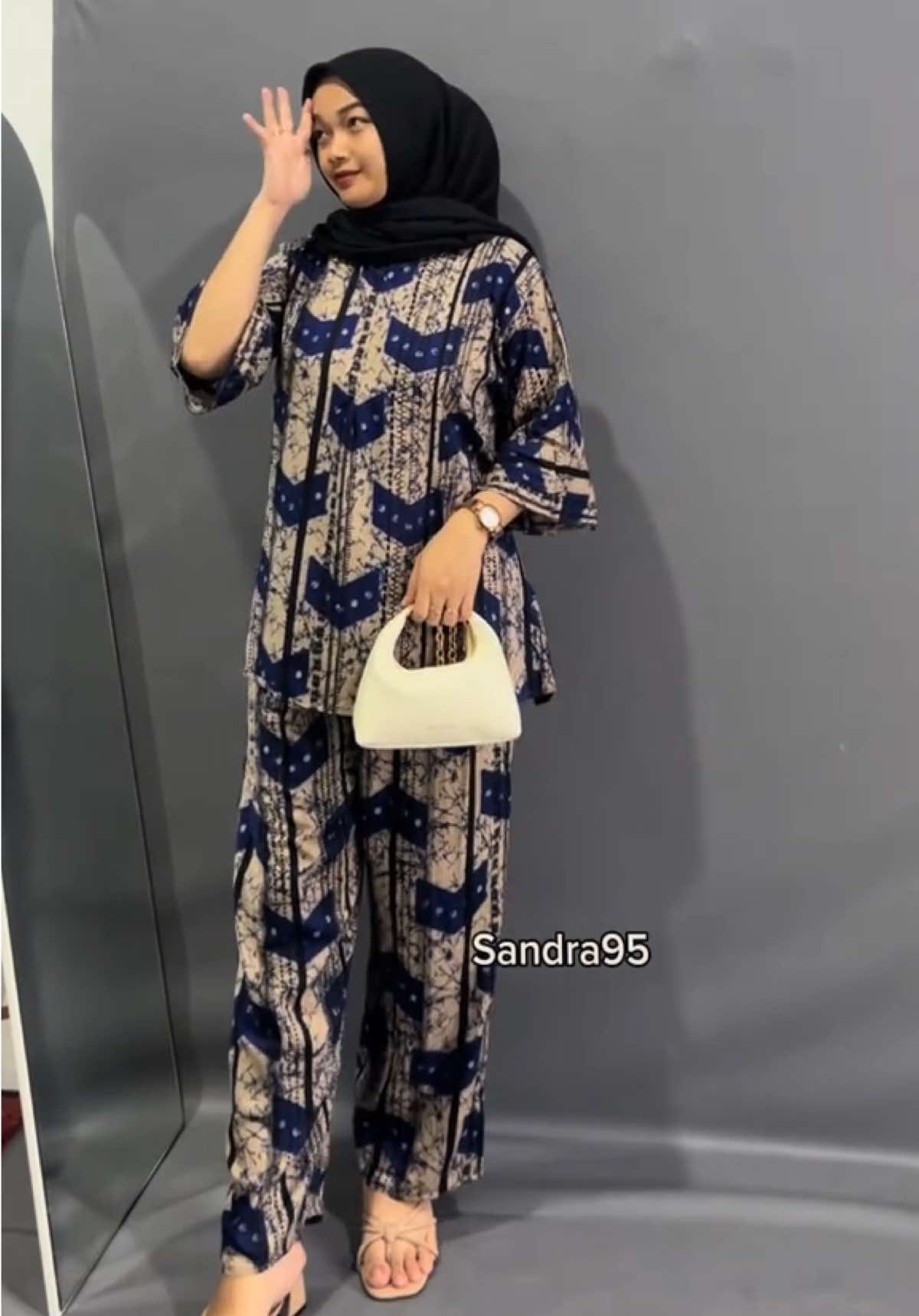 Yg dipake lave 02 biru #oneset #onesetwanita #setelan #setelanwanita #setelanwanitamurah #onesetmurah #bajutidur #OOTD #ootdhijab #ootdfashion 