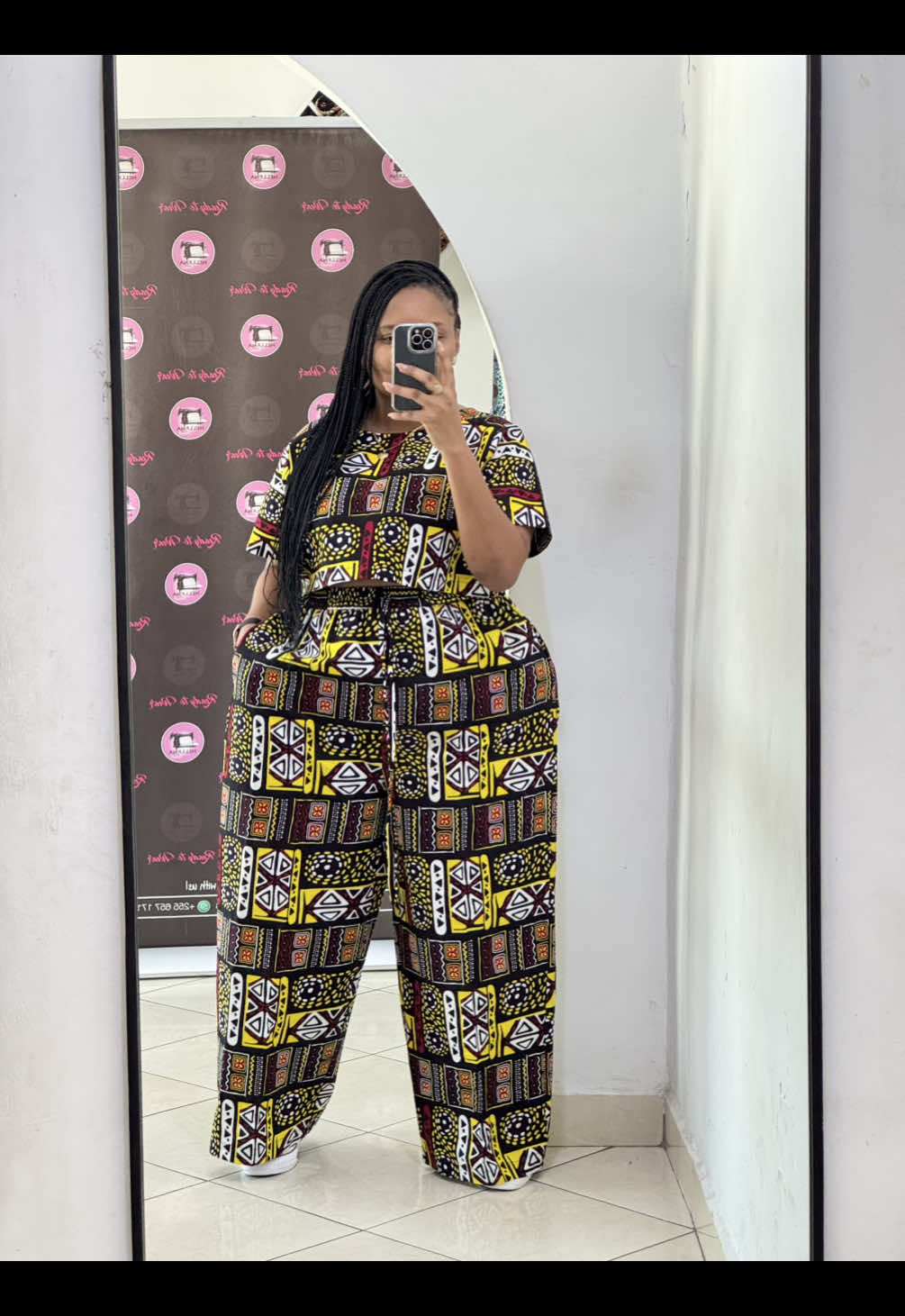 ➡️2PC set👆(crop top + wideleg pant) . ➡️size 12/14 ,16/18 UK . ➡️☎️0657171111 (whats app) . ➡️We do delivery (world wide) . ➡️#hellenatrends❤️ #readytowear👗✂️🇹🇿 . #NB👉unaweza kuivaa popote depending on how u style it✅ 👇 Top-unaweza kuivaa na jeans Pant-unaweza kuivaa na plain top