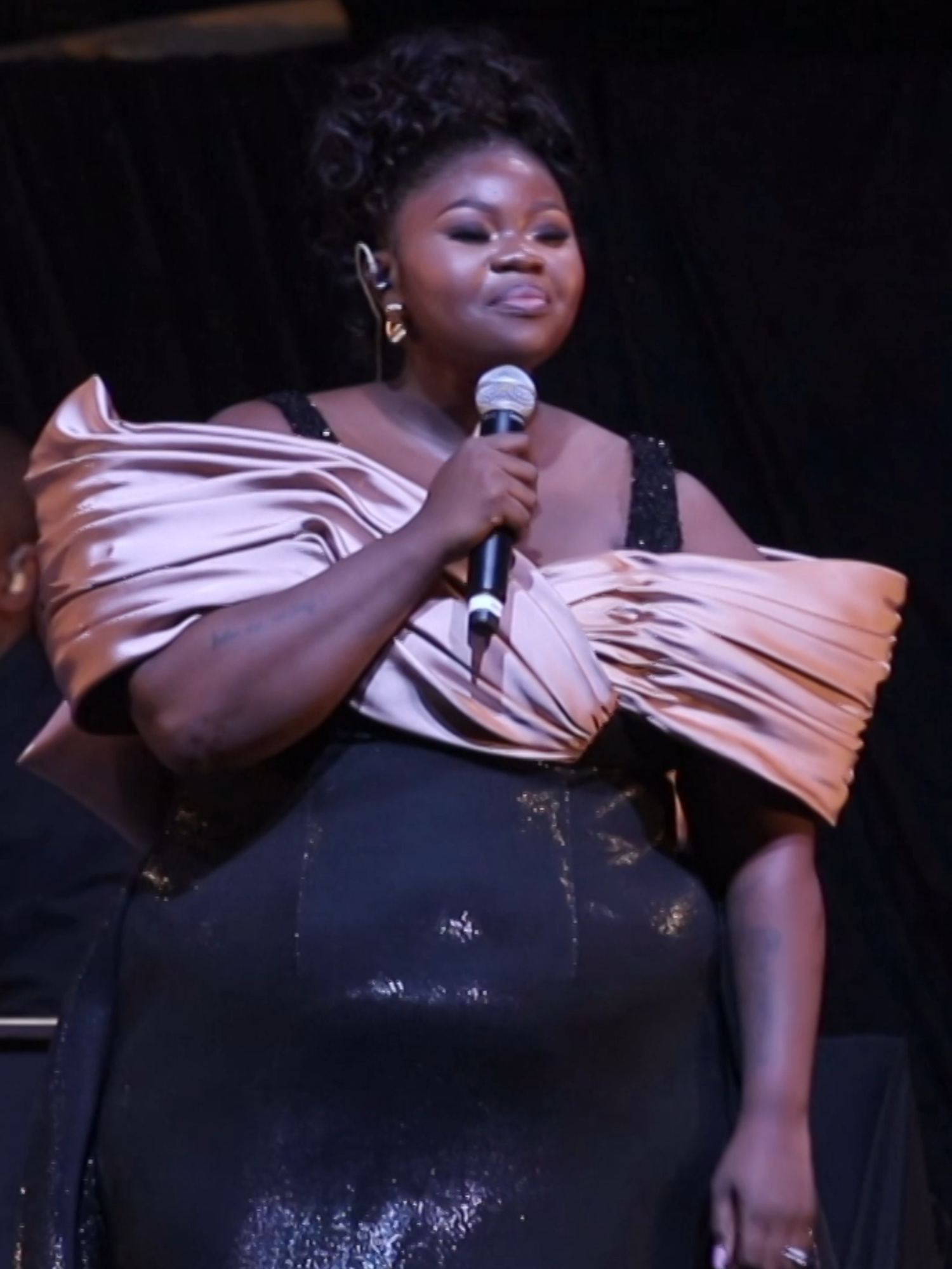 Experience the soul-stirring live performance of Thixo Wamadinga Ethu by @snezieymsomi🔥 This powerful single from her EP Sibonga Umusa is a heartfelt tribute of gratitude and faith. #fyp #southafricatiktok🇿🇦 #sneziey #gospel #faith