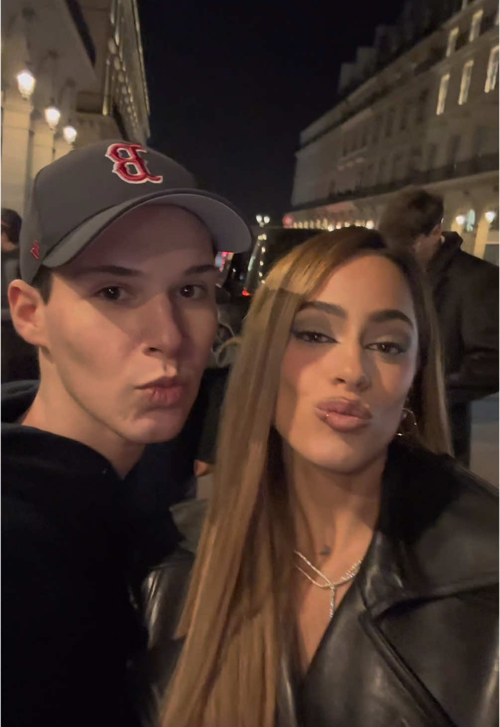 sweetest ppl <3 #sydneysweeney #dovecameron #tinistoessel #paris 