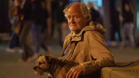 Phim: The Unlikely Pilgrimage of Harold Fry (2023) - Mệnh là cái có sẵn, vận là cái thay đổi theo thời gian, cái gọi là nghịch thiên cải mệnh không phải là nghịch trời mà là nghịch bản năng của chính mình #reviewphim #auaudouyin