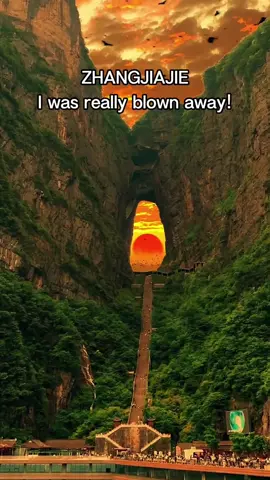 The sun in a chinese painting was photographed in Tianmen Mountains in Zhangjiajie. #chinatravel #zhangjiajie #tiktoktravel #tourchina 