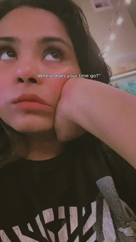 My phone and I are in a serious relationship. It’s toxic but we make it work. #learnwithtiktok #london ##learnwithtiktok #reels #londonlife #socialmedia #funnytiktok #tiktokviral 