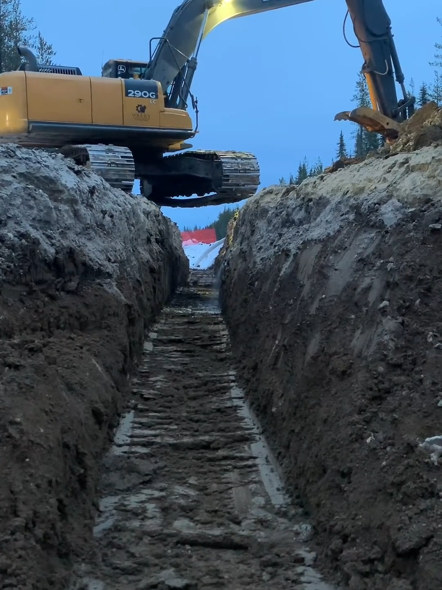 Amazing! 👏💪🏻#canada🇨🇦 #excavation #foryou #heavyequipment #topnotch #operator #excavator #canadalife #construction #pipeline #ab #caterpillar #usa🇺🇸 #mexico🇲🇽 