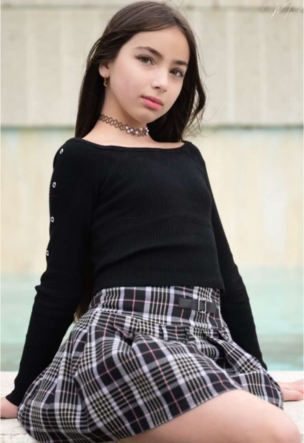 📸✨ Leyla (@leylath_model) – Candidata Mini en @angel_models_zaragoza 2025 Dulzura, actitud y mucho potencial 💫✨ A sus 10 años, Leyla demuestra que la edad no es un límite cuando hay pasión por el modelaje. Durante esta sesión, capturé su esencia fresca y natural, mostrando la confianza con la que llega al certamen en la categoría Mini Angel Models. ¡No hay duda de que tiene un gran futuro por delante! 💛 📷 Fotografía: @marihondar 👑 Candidata oficial en Mini Angel Models 2025 #MiniAngelModels #AngelModelsZaragoza #Candidatas2025 #Photography #NewFaces