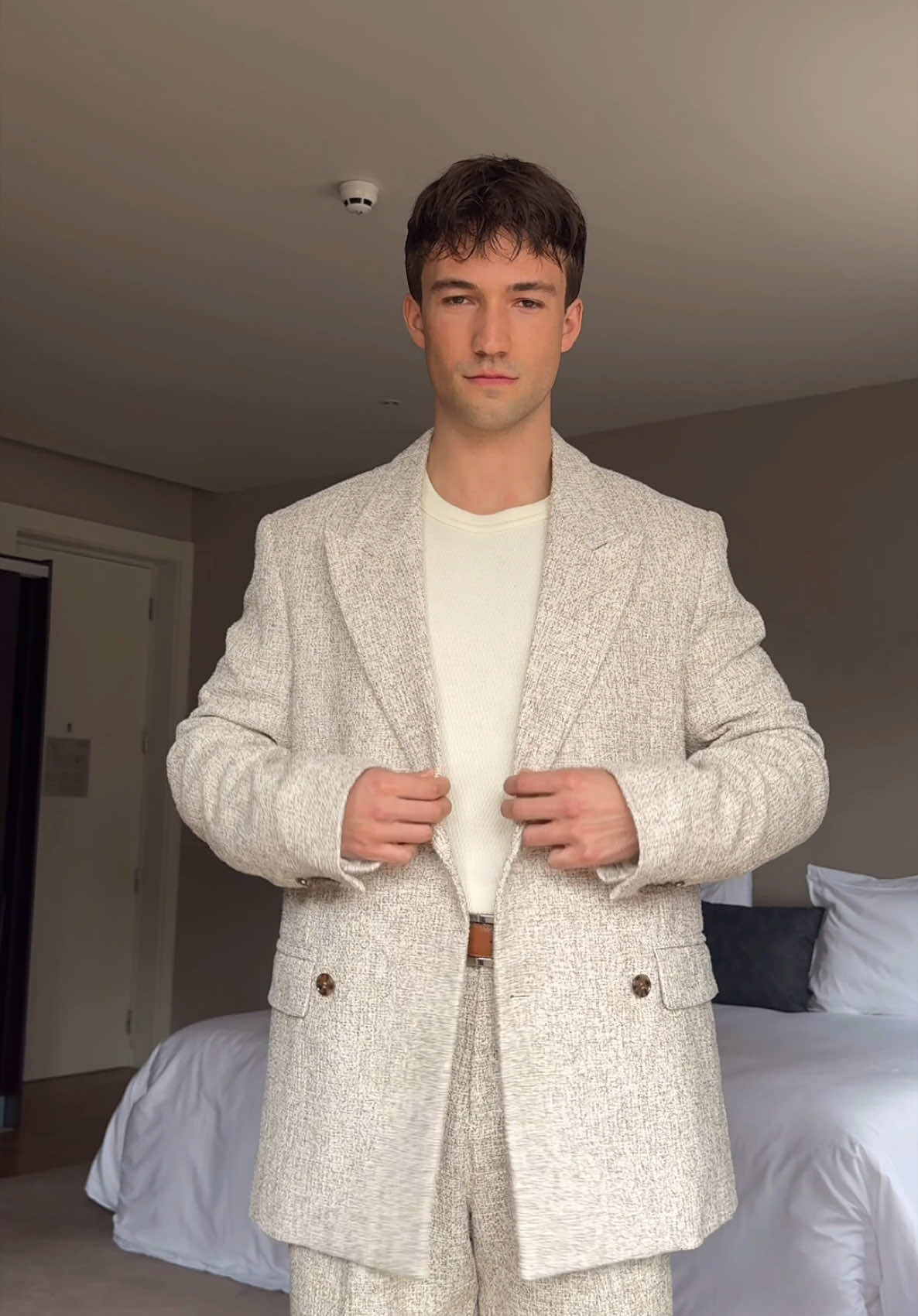 How to tuck-in your sweater perfectly 🤝🏽 Save for later #styling #style #fashion 