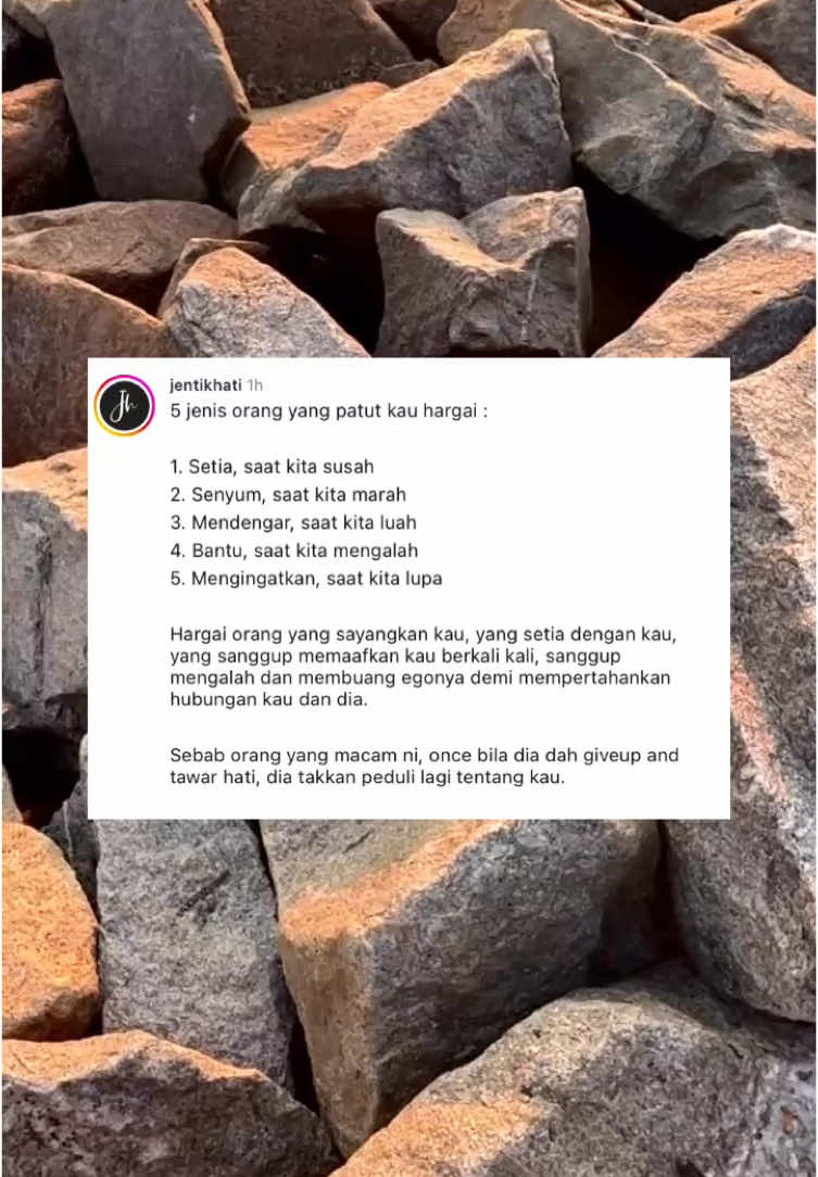 Hargailah orang yang mencintai kamu sekarang, dia bertahan dan bersabar dengan kamu bukan kerana mahu mengemis cintamu tetapi dia mahu menunjukkan yang kamu terlalu bermakna dalam hidupnya.  #hargaiselagimasihada #fyp #foryoupage 