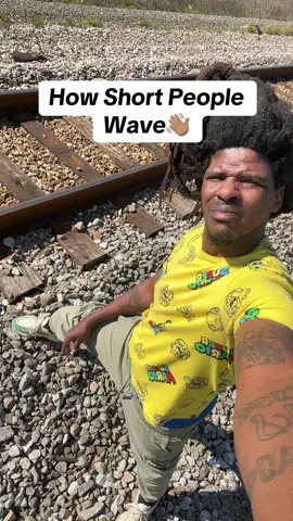 How short people wave 👋🏽 #bigsenc #wave #howtomake #funfacts #explorepage #bigsencpissedoff 