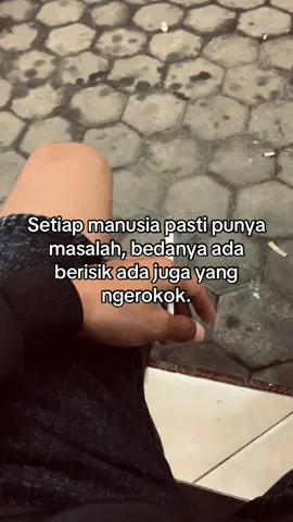 Tidak bercerita tapi ngerokok