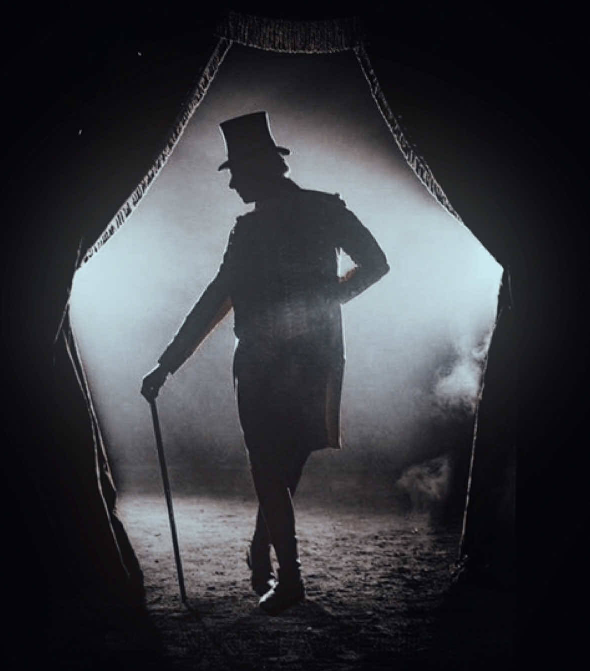 might start editing books more often…  scp : @romantic lover  #caraval #BookTok #books #juliansantos #viral #fyp #stephaniegarber #scarlettdragna #legend  @✟ 