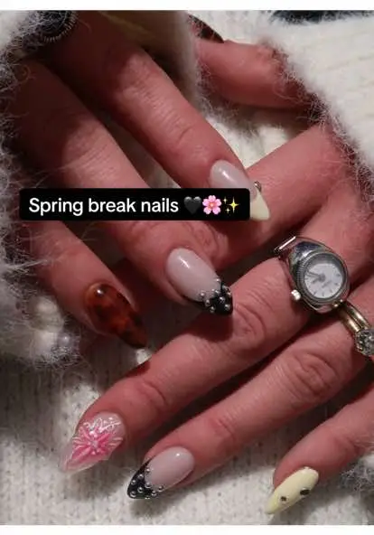 Ya nail techs nails 🌸🖤✨ #nailinspo #naildesignideas #springnails #3dnails #3dflowersnails #nailtok #phoenixnailtech #phxnails 