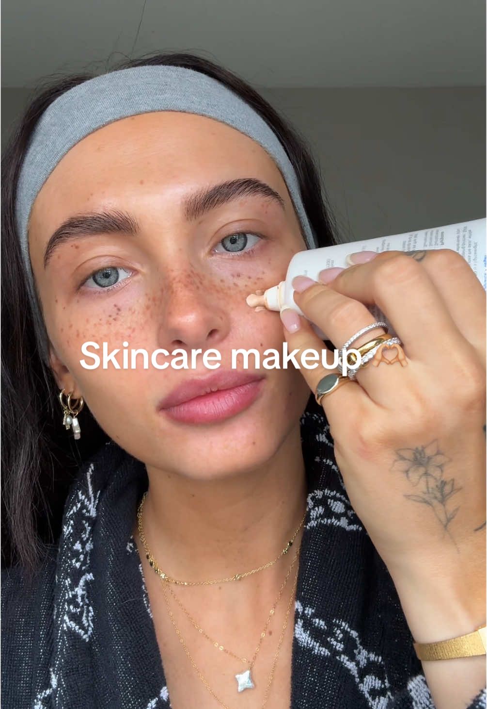 This is kind of throughly explained so maybe hold it down for 2x lol  #grwm #glowymakeup #makeupgrwm #skincare #nomakeupmakeup #skincaremakeup #everydaymakeup 