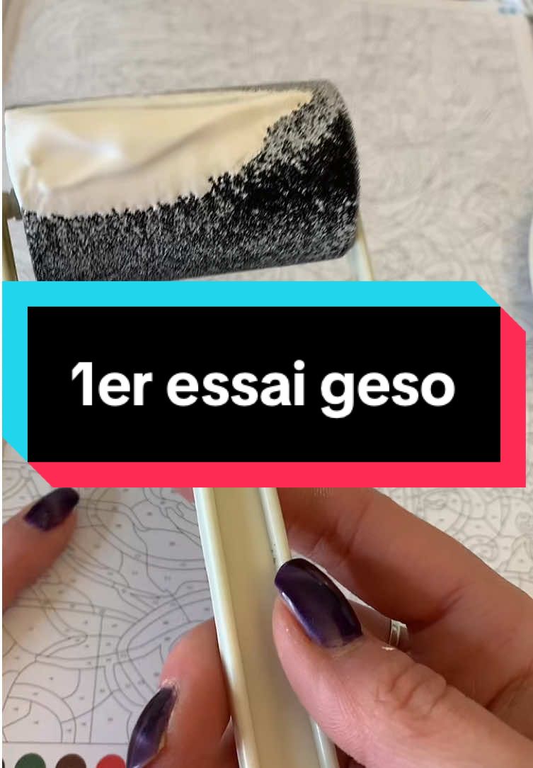 On applique le geso pour la 1ere fois #acrylique #coloriagemysteredisney #geso #test #1eressai #arttherapy 