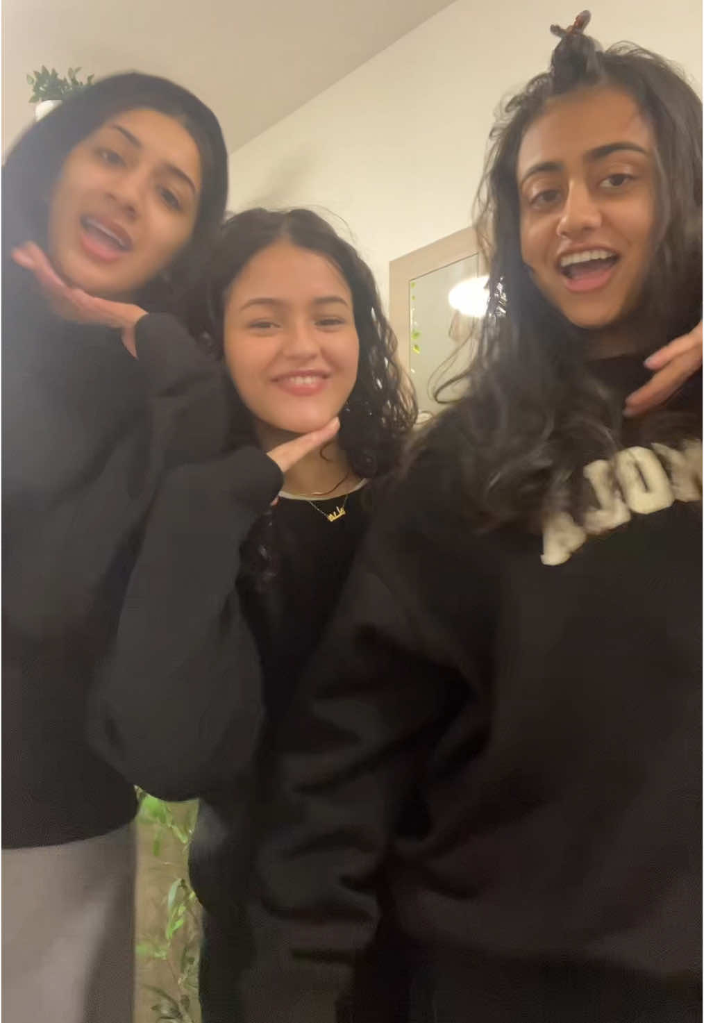 Y IS EVERYBODY SO SERIOUS!!!???? @زويا | zoya @mia 