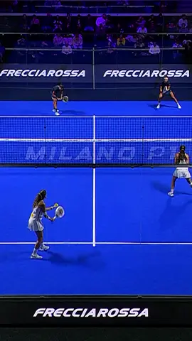 Do you see more tweeners in padel or pickleball?  . . . . 🎥: @premierpadel  . #pickleball #pickleballaddict #pickleballislife #pickleballdebate #tweener#thepickleballclinic #padel #padelhighlights