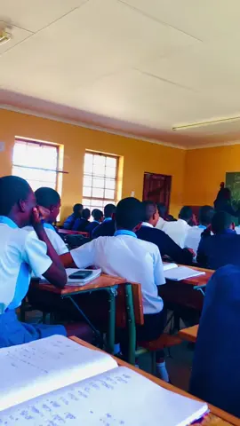 Izingane zenu bazali‼️ siyachwensa 🥺💔🤭😂😂😂 #teachingfeeling #teacherlife #ukzn #edgewoodcampus #kubamba_ezingelayo #teachingpractice #AZIYE_DENNENI #KHUPHUKA_LAPHO #tik_tok 