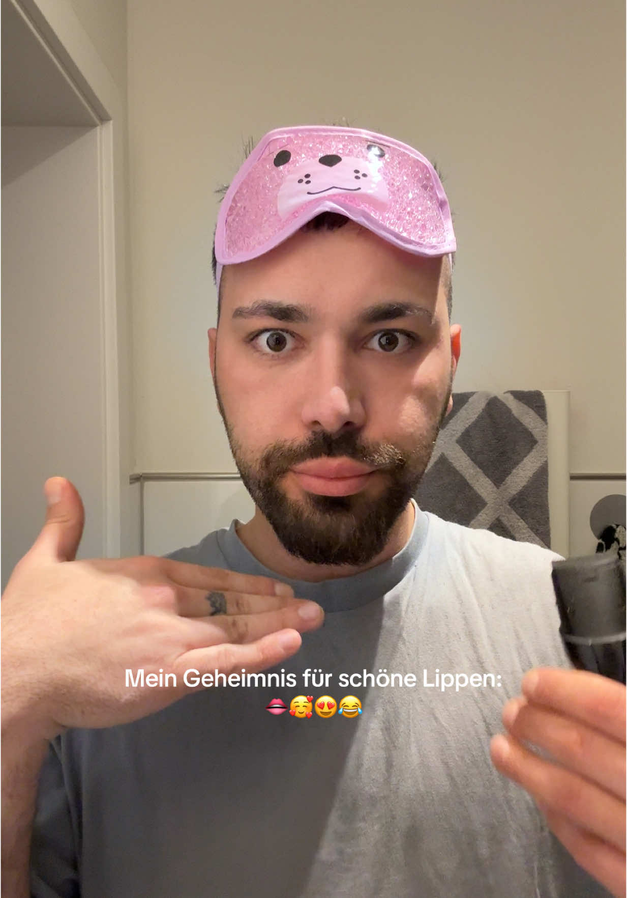 Wie findet ihr das Ergebnis ? Besser als aufspritzen 😂 #bart #mann #beauty #lippen #hyaluron #erwachsen 