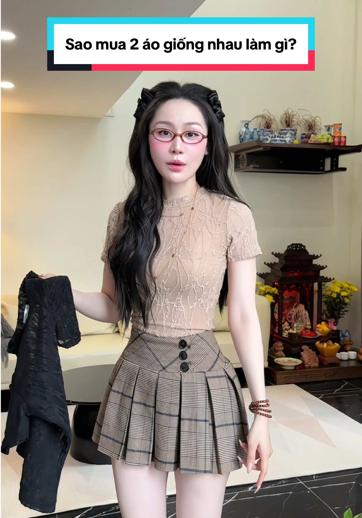 Sao mua 2 áo giống nhau làm gì? #review #trinhlunglinh96 #fypシ゚ #xuhuong #aorenbabytee #aonu #aorenxinh #xuongmayxuanchung #aoren #atkoc #xyzabc #xybca #xh #phoidoxinh #aorenxinh #aoxinh #38sp #22etm #aonuxinh #fashion #thoitrang #fashiontiktok #shopping 