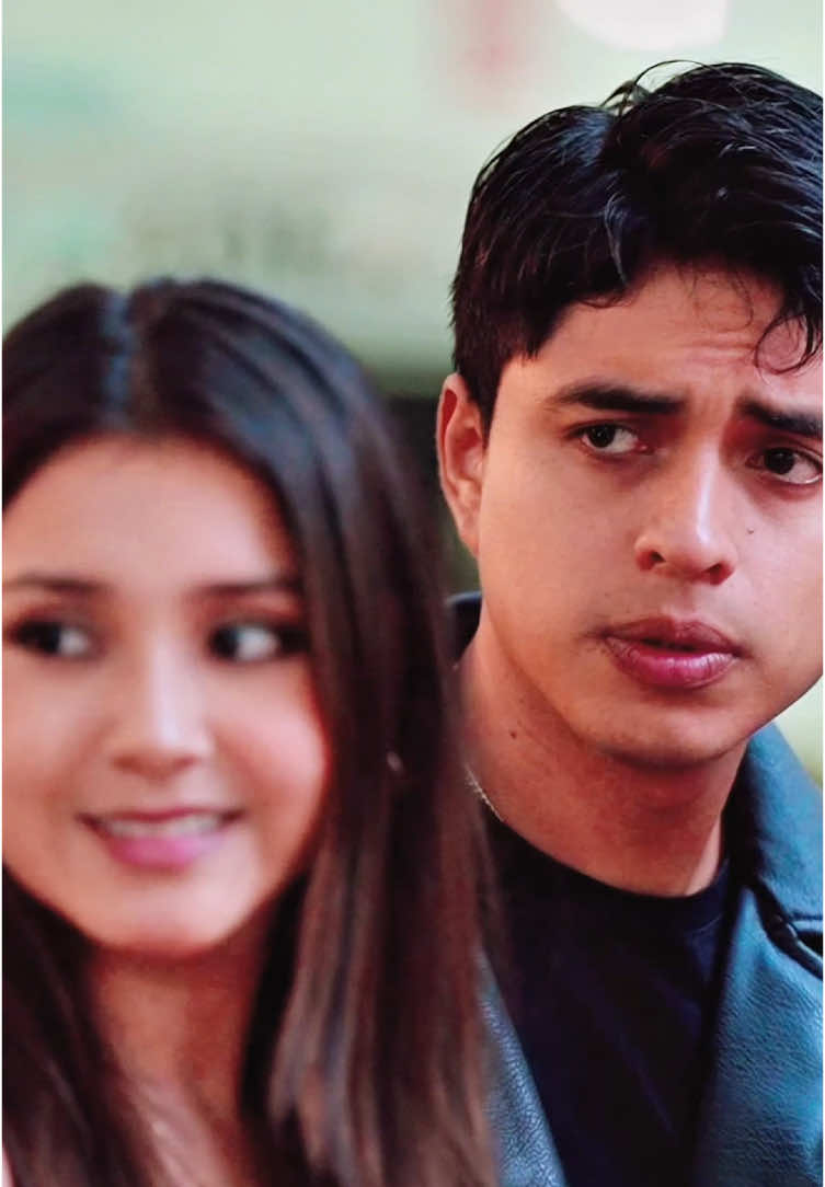 Paseaba con mi Pareja @Sk8💙 y se enamoró de un Señor😍…  #miradas #amoraprimeravista #renzoventura #beckyg #megustanmayores 