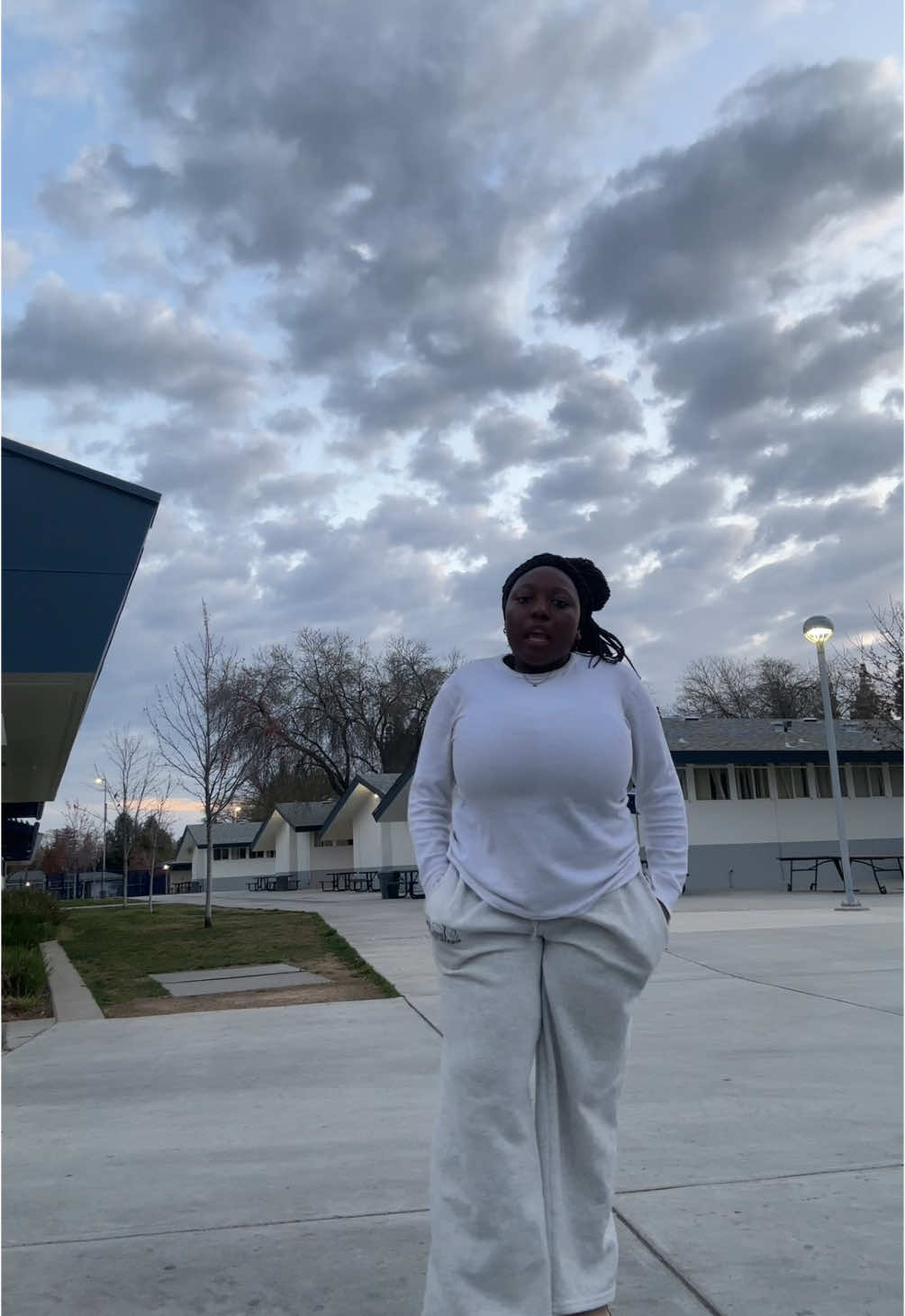 Off white outfittt  #outfitinspo #fyp #fitcheck #ootdfashion #fashion #fashiontiktok #foryoupage #fypviral #foru #foryourpage #viral #viralvideo #OOTD