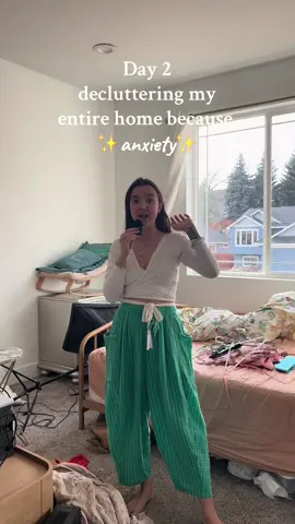 Which room is next 👀 #declutter #declutterwithme #decluttering #CleanTok #cleaningtiktok 