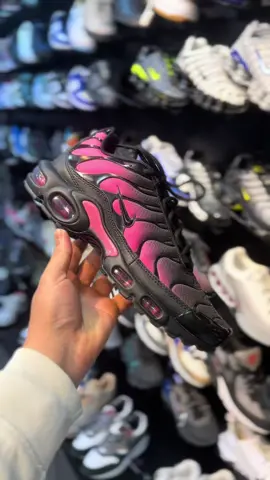 NOUVEAUTÉ AIR MAX PLUS 💞🤍 DISPONIBLE : 42  #nike #arini #tn #SETIF #ALGERIE #eulma #eulma #caba #