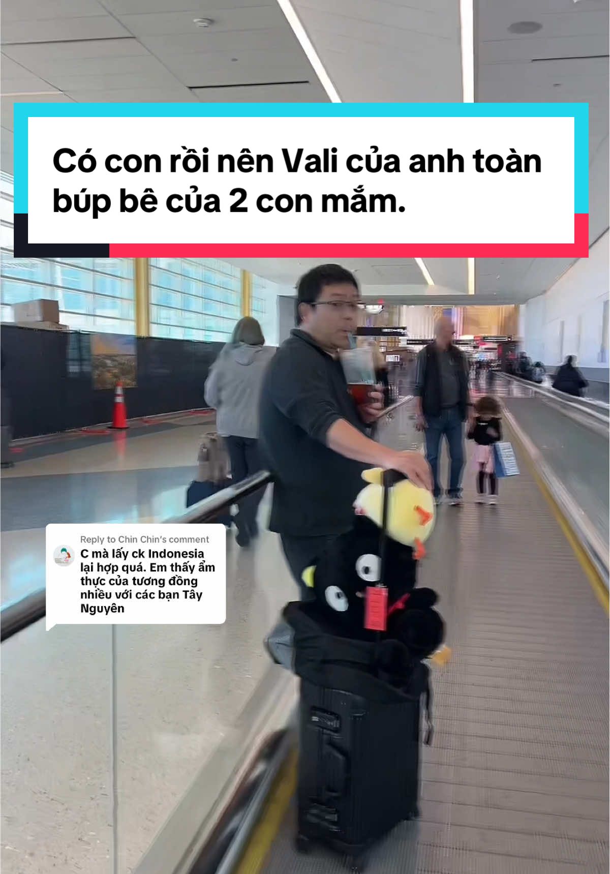 Replying to @Chin Chin Có con rồi nên Vali của anh toàn búp bê của 2 con mắm.#marryphancanada #cuocsongcanada #cuocsongomy🇺🇸 #traloibinhluan #dulichmy 