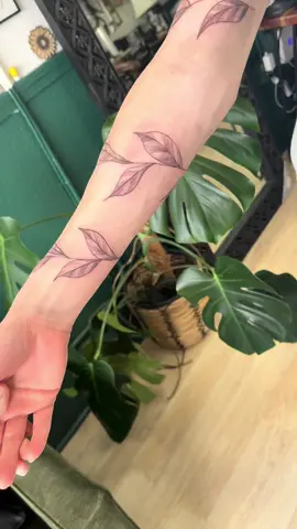 I love free handing tattoos like this! Made at @The Fox & Fable #bostontattoo #finelinetattoo #bostontattooartist #vinewraptattoo 